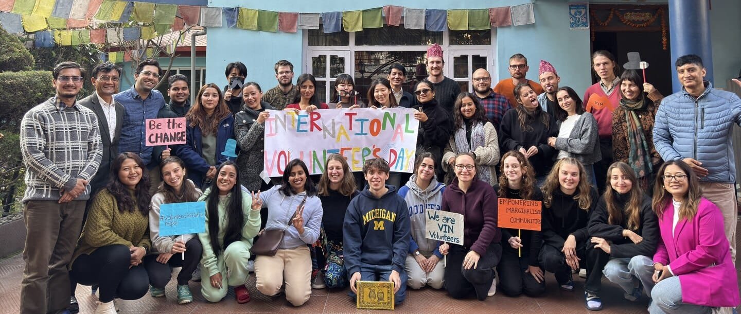 Volunteer in Nepal with vin